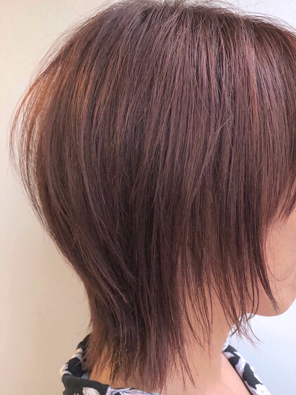 府中透け感カラー 新井恵理那さんの髪色 ピンクベージュが人気