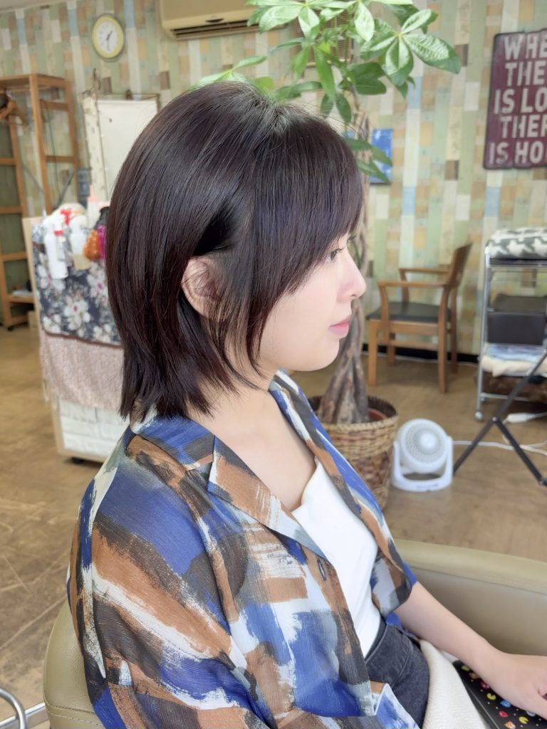 大人可愛い　ショートウルフ　横からのスタイル