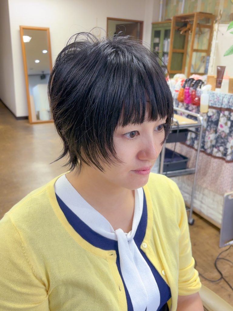 立川　大人カッコいい　ショートウルフ　正面からからのスタイル