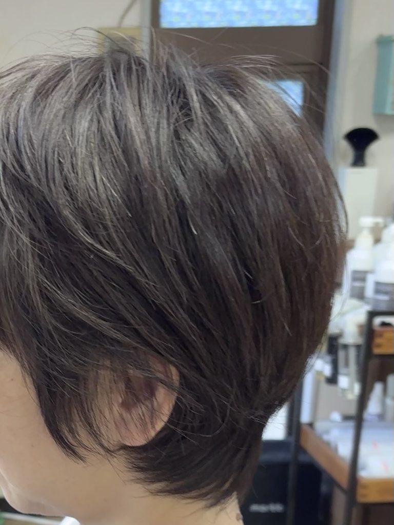 透明感のあるグレージュ