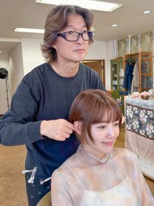 染谷がカウンセリングしている写真