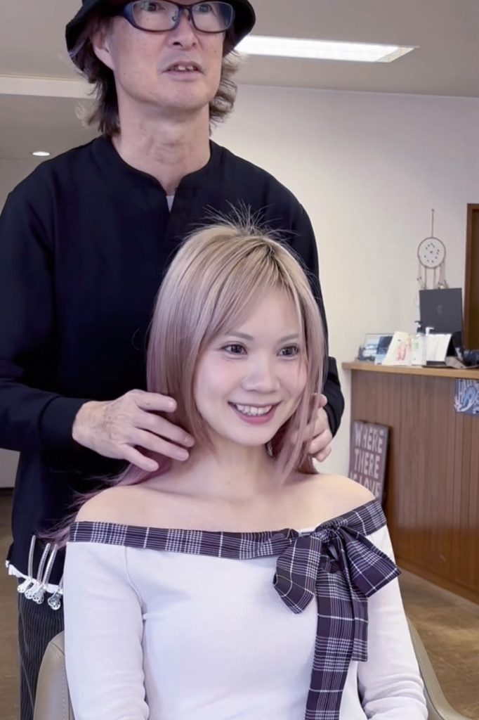 染谷がカウンセリングしている写真