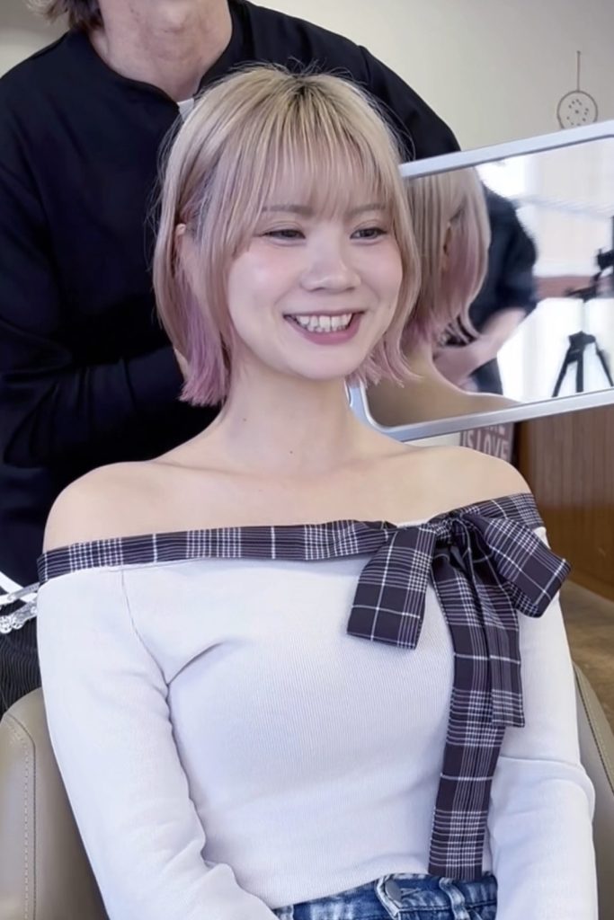 カットの仕上がりに、自然に笑顔になるママ