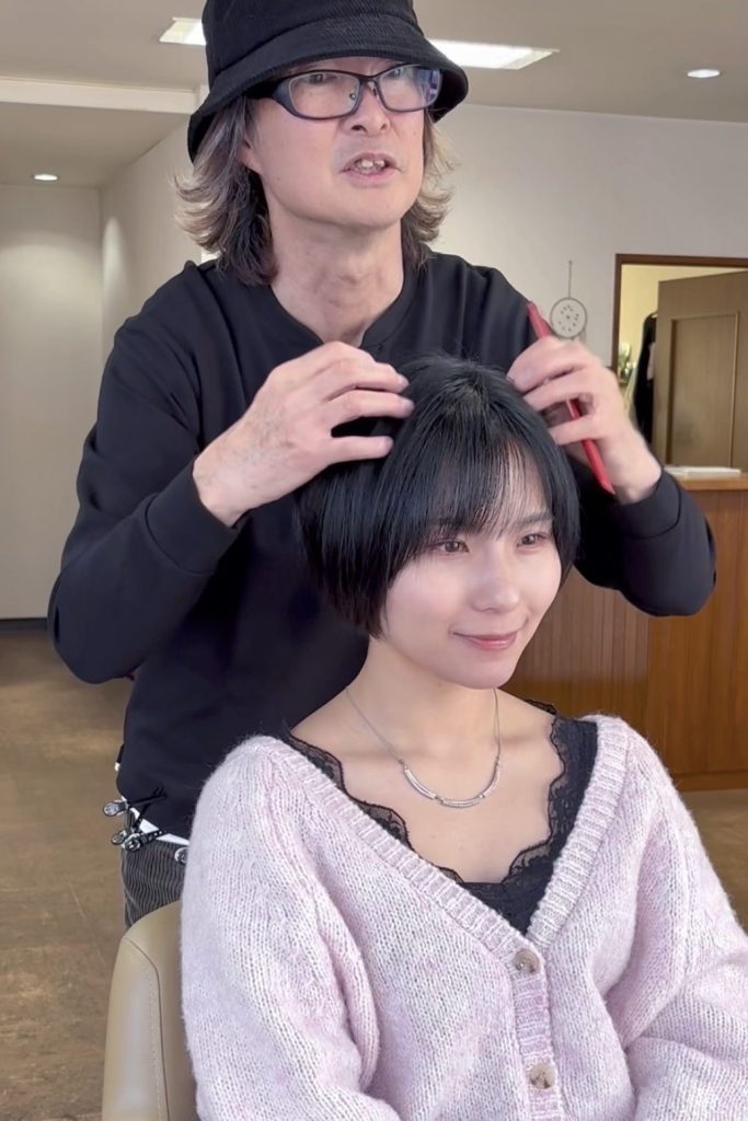 染谷がカウンセリングしている写真