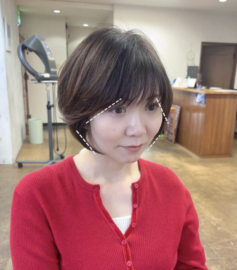 丸みとひし形で小顔に